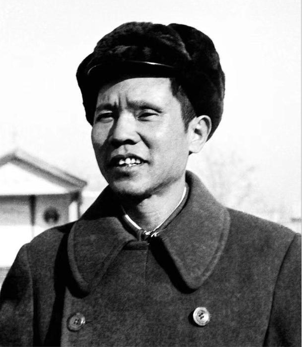 1958年，开国上将要辞职、谁劝都没用，毛主席大怒：把聂荣臻找来