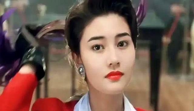 被老头“糟蹋”的4位女星，个个美艳动人，却鲜花插在牛粪上！