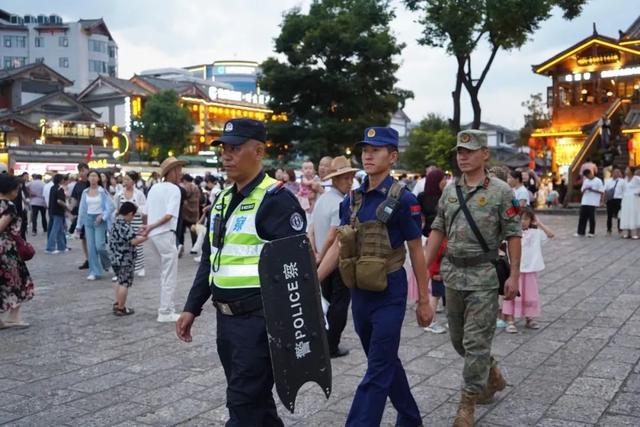 古城派出所“警景融合”，用坚守绘就暑期旅游“和和美美”画卷
