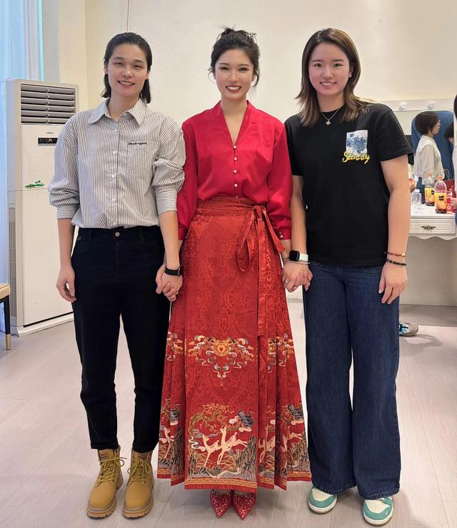 奥运冠军林莉近况，大学任教，升职副教授，33岁未婚越来越漂亮了