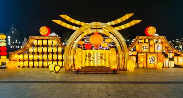 秦皇祖邑千年韵，祁山灯会万古情