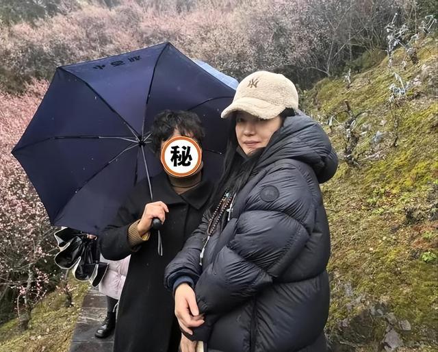 封杀四年，49岁赵薇突传消息，因胃癌去世传闻5个月前就真相大白