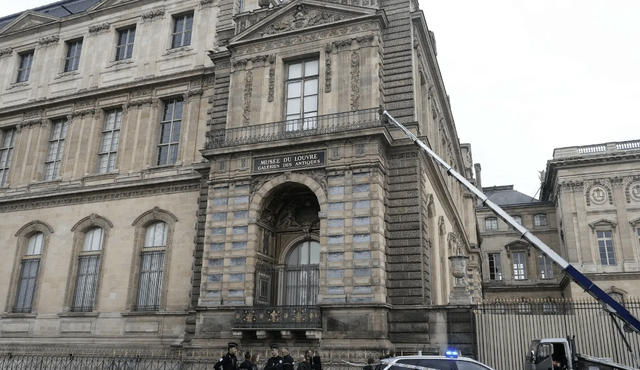 7分钟破卢浮宫7亿安保！9件皇室珠宝被抢，真凶是“粉红豹”？