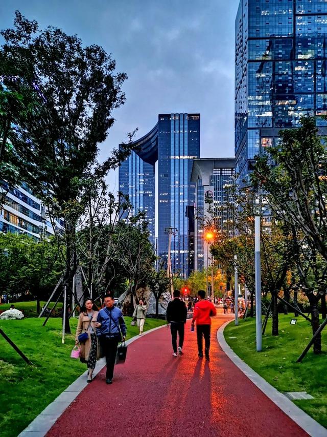 发现·公园城市 | 回家路上的露天“博物馆”