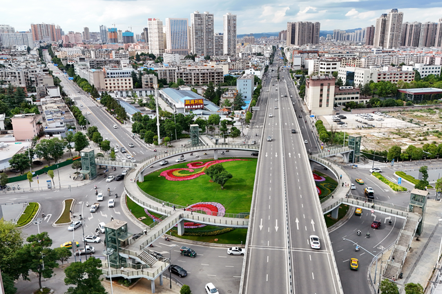 麒麟区：老城蝶变绘新景 幸福麒麟入画来