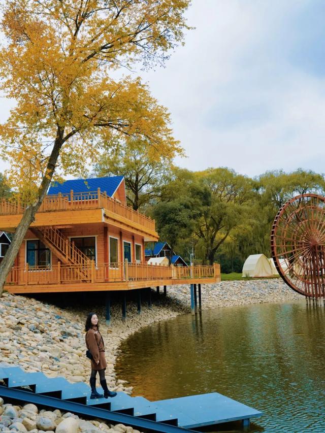 秦人故里，一湖秋色。