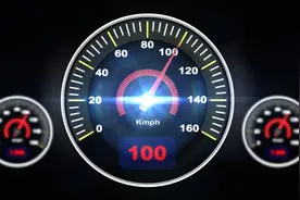 高速上车速120公里时，汽车发动机转速为多少？没对比就没伤害图片