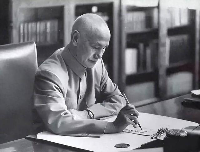 1965年，毛主席劝蒋介石回大陆，老蒋提出六个要求，毛主席：同意