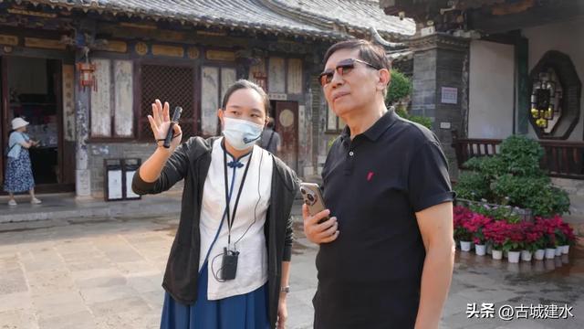 “中国作家驻村计划”启幕！著名作家陈应松深入建水，探寻千年古城的文化密码