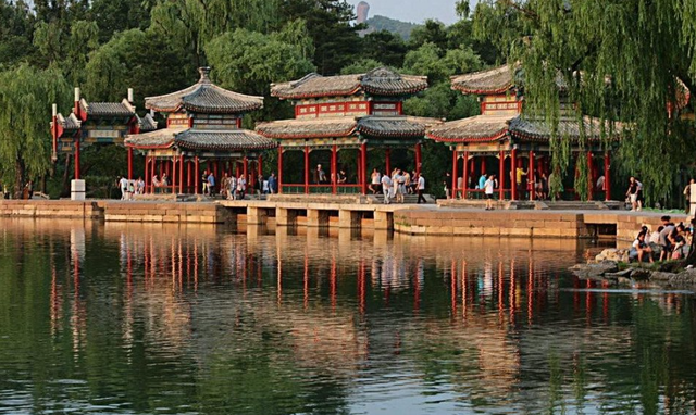 别再去三亚人挤人了！河北这座被低估的皇城，藏着半部清史