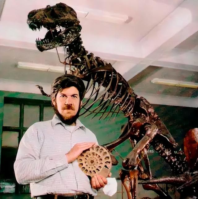 346万英镑拍走史前龙！窃蛋龙"斯派克"背后，科学家与富豪争夺战