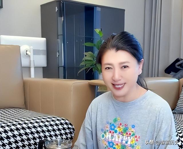 闫学晶奢侈风波升级！官媒出手锐评，韩红却因一特殊举动口碑暴增