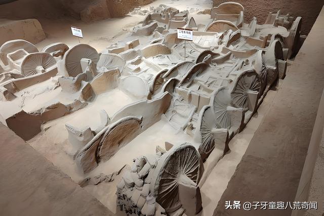 河南发现诡异村庄，村民白天睡觉，院子搭帐篷，武警到后立马保护