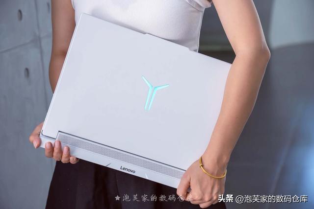 5070还是60？拯救者R9000P 8945HX+5070深度体验 白色性能再加50%