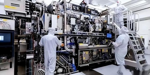 急了！见中国光刻机不断进步，荷兰外相：中国用间谍偷我们技术