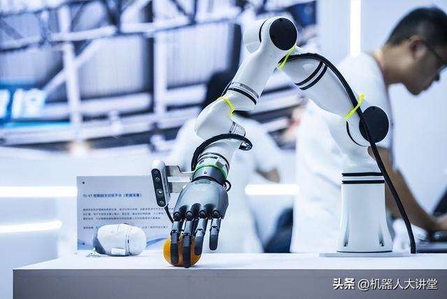 2025世界机器人大会：他山科技新品与合作方案齐亮相