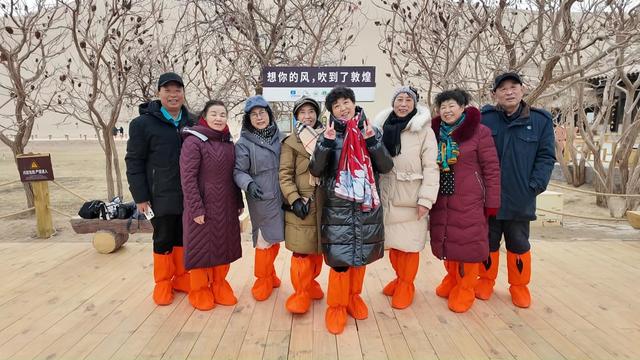 敦煌迎来首批冬季专列游客 文旅融合助推丝路旅游升温