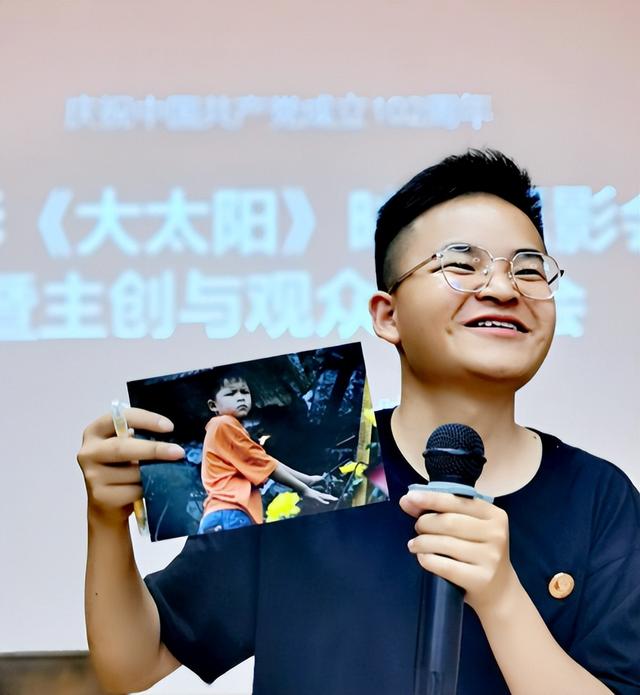 被姚明抱着上奥运的抗震小英雄，曾发誓考上清华，16年后成了这样