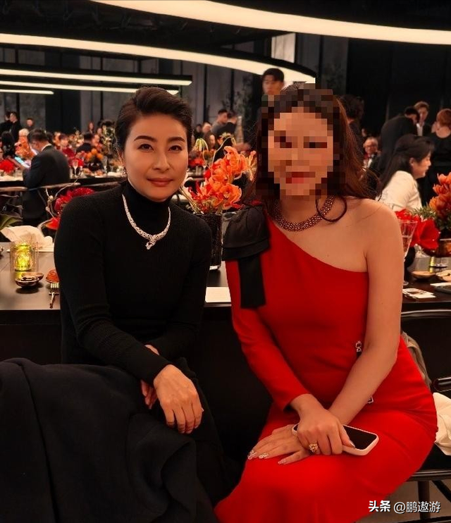 霍震霆没想到，44岁儿媳郭晶晶再次官宣喜讯，让整个阔太圈沉默了