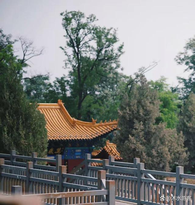 开封万岁山风景区虽为仿古建筑，为何成为游客心中的热门目的地