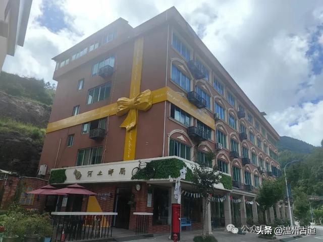 这个凭借21℃的天然清凉悄然“出圈”的森林小镇，别具异域风情！
