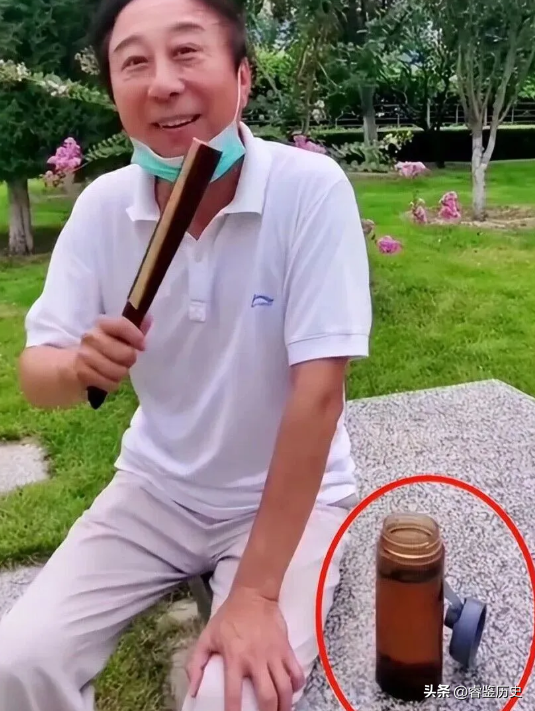 闫学晶没想到，2026年刚开年	，老搭档冯巩就给自己上了生动一课