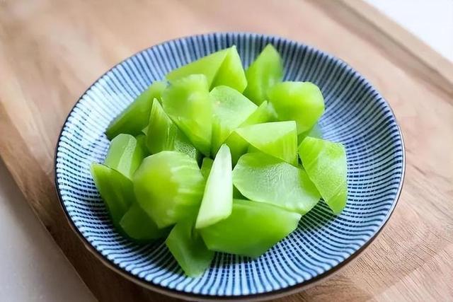 莴苣已经上市！研究发现：痛风患者吃莴苣时，多注意这4点
