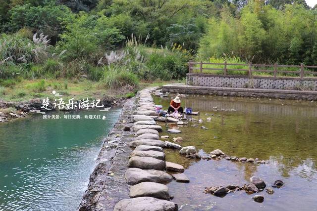 宁波宁海的10公里长溪，不仅是绝美玩水胜地，秋季的风景也很秀丽