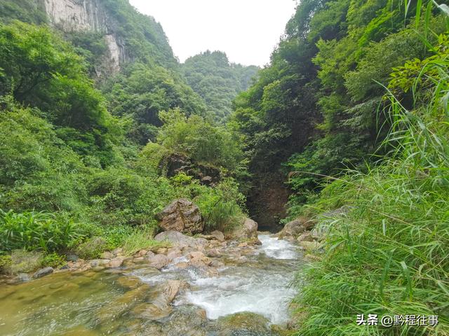 旧时古道，如今人迹罕至；峡谷中间，有一个美丽野瀑布
