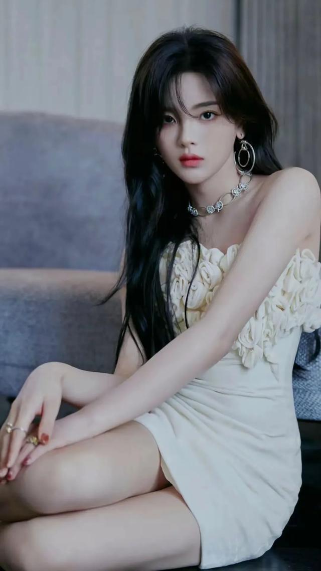 杨超越：美的也太别致了吧！忍不住多看几眼：写真欣赏