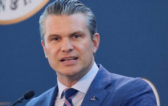 特朗普还没登机访华，美防长突然通告全球，美方无意改变台海现状