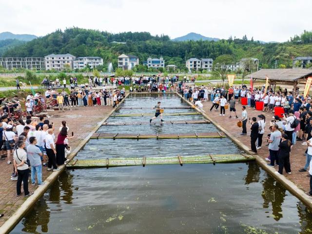 明月山全面进入旅游旺季，多维业态共绘秋冬盛景！