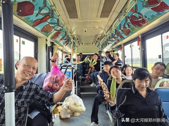 十一假期，郑州“采摘号”四季寻鲜文旅巴士 带您沉浸式感受丰收喜悦