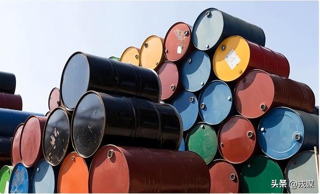 西方制裁重创！俄石油巨头陷绝境，全球大油田要停摆？