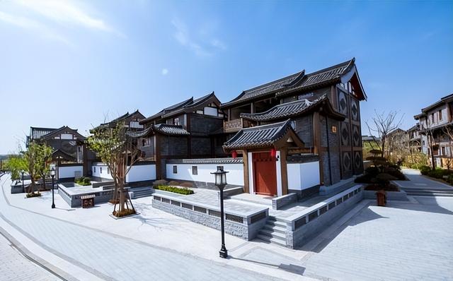 人山人海只看不买，年轻人报复性白嫖，景区赚不到钱了？