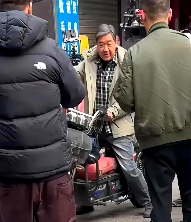 不到24小时，央媒四次点名张国立，王刚的话终于有人信了