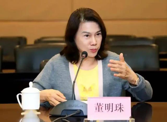 被停职审查、转移资产、搞办公恋情	，董明珠身上标签哪个是真的