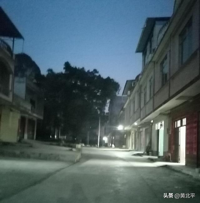广西崇左市大新县撤销的小乡镇，万承与养利两县合并以它取新县名