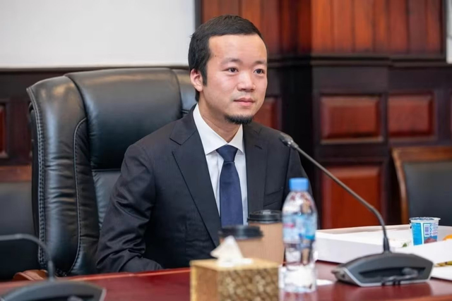 年度十大热点事件盘点：特朗普新政掀波澜，从贸易战到AI热潮！