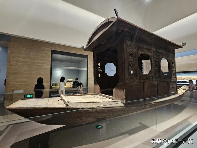 小船，砖窑，乌篷船，烧土墙，书写着中国大运河的沧桑感与成就感