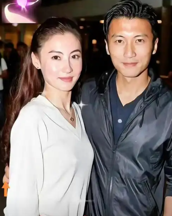 谢霆锋也没想到，张柏芝会因阅兵当天的一特殊举动，实现口碑暴增