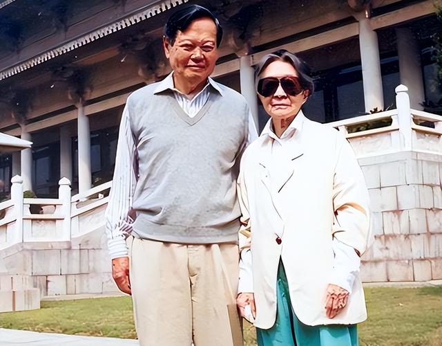 她是杜致礼最小的妹妹，今年86岁身体硬朗，曾公开祝福杨振宁二婚