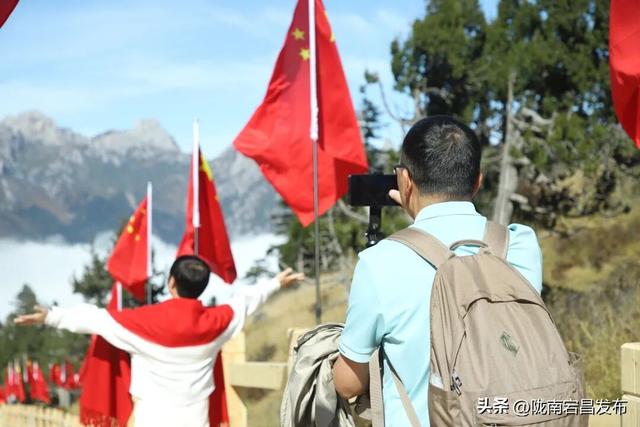 国庆登雷古山：红染群山处 云海伴咖啡