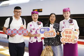 网络中国节·中秋｜“复兴号”列车上的中秋之旅图片