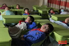 午休花式“躺平”，福建率先推广，你支持吗？图片