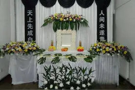 父亲去世，大哥出8万，我们出2万，葬礼结束后大哥喊我们进屋图片