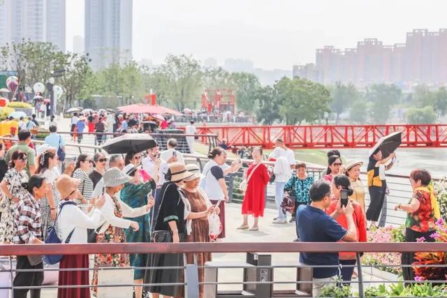 长江地标+1！武汉城建集团建设运营的武昌湾1956公园，爆火！