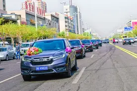 婚车不能是8辆，为什么还要全程开着双闪呢？图片