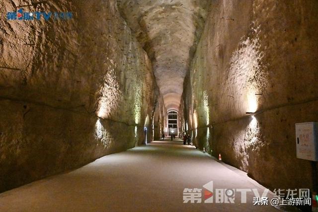 从水下题刻到山体工程奇迹 蒙曼在重庆涪陵“一山一水”中感叹古今传奇