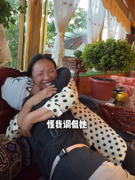 泪目！西藏女儿远嫁南京，2年没回娘家，妈妈都认不出来她了